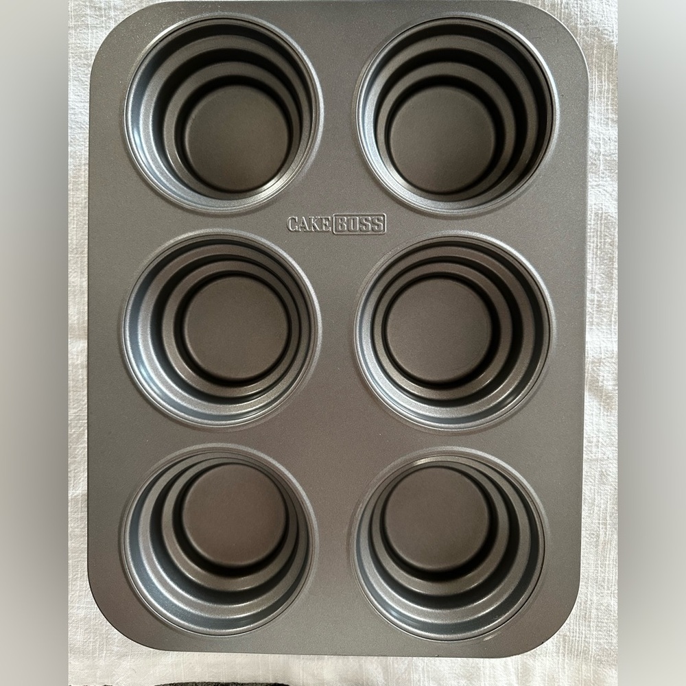 EUC Cake Boss Deluxe 6 Cup Tiered Circle Cakelette Pan Ann-Stick 10.5” x 14”
